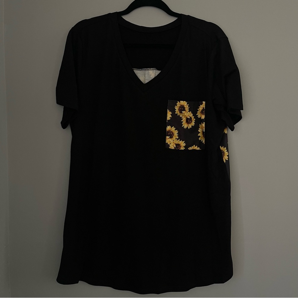 New Black Sunflower Front Pocket T-Shirt Size 2XL